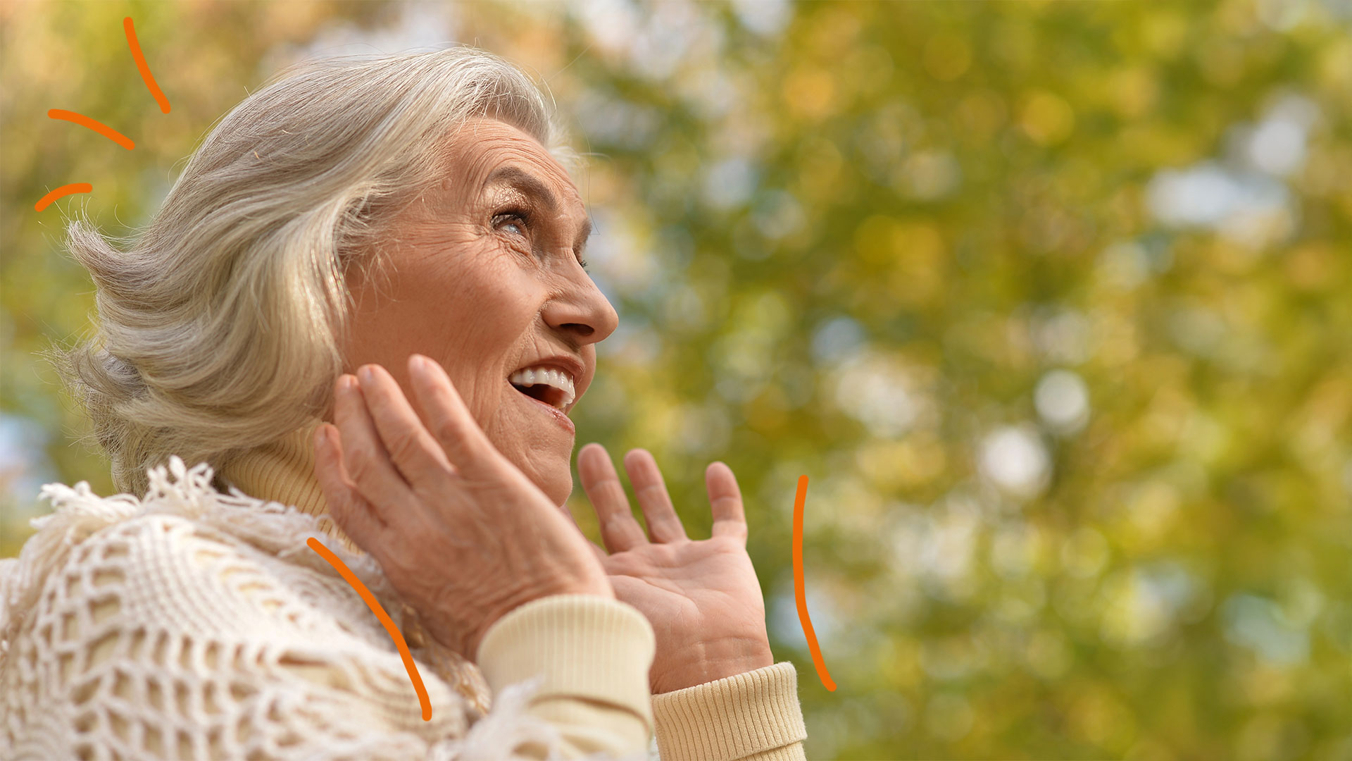 femme émerveillée qui sourit